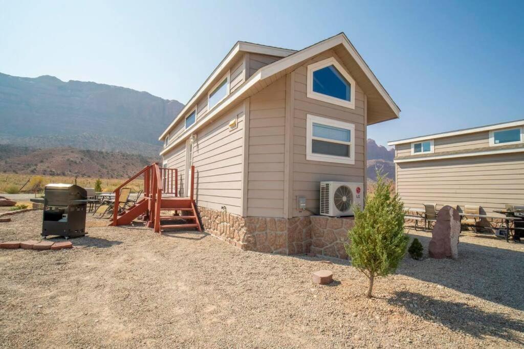 Redrock Moab Tiny House W Large Loft Site 8 Villa Exterior photo